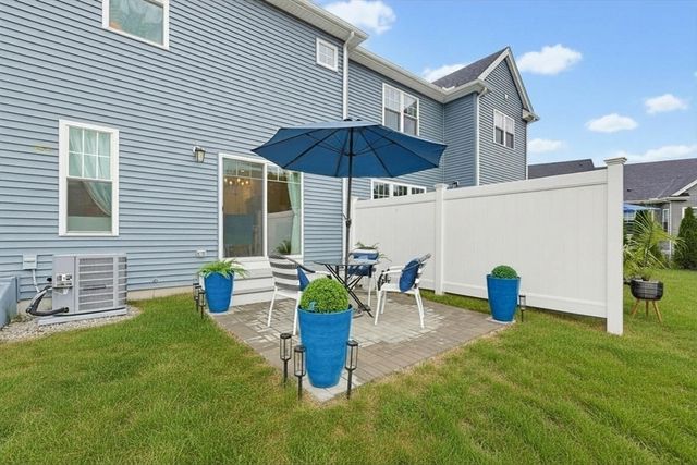 64 Palmetto Dr 64, Bellingham, MA 02019