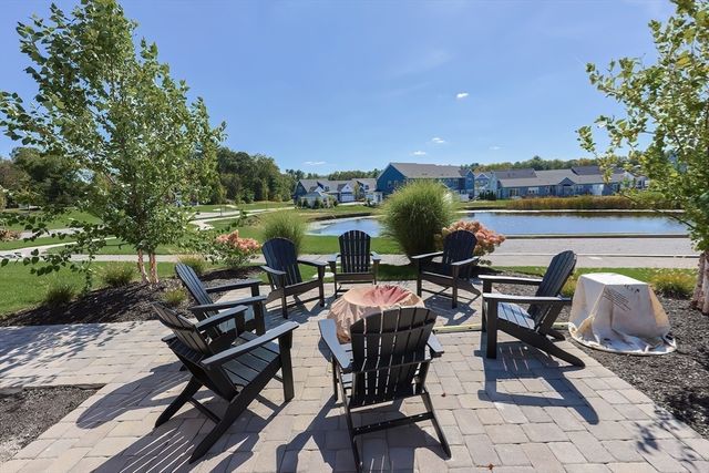 64 Palmetto Dr 64, Bellingham, MA 02019