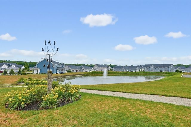 64 Palmetto Dr 64, Bellingham, MA 02019