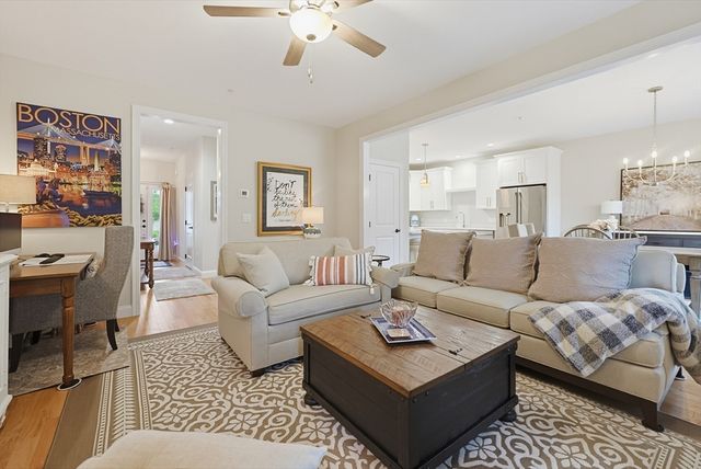 64 Palmetto Dr 64, Bellingham, MA 02019