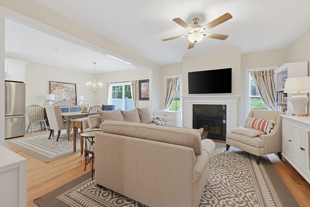64 Palmetto Dr 64, Bellingham, MA 02019