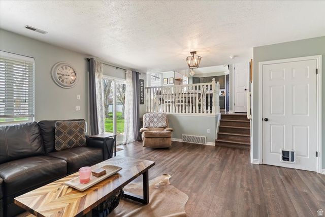 1149 W 1520 N, Clinton, UT 84015