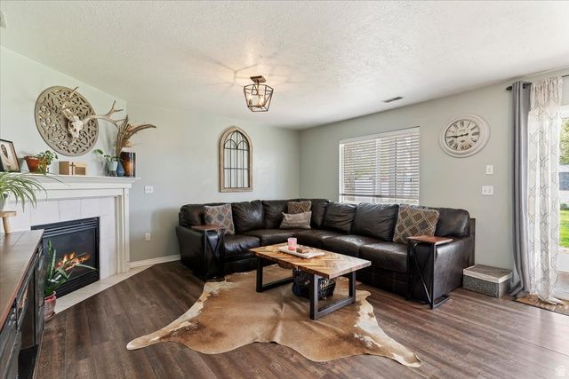 1149 W 1520 N, Clinton, UT 84015