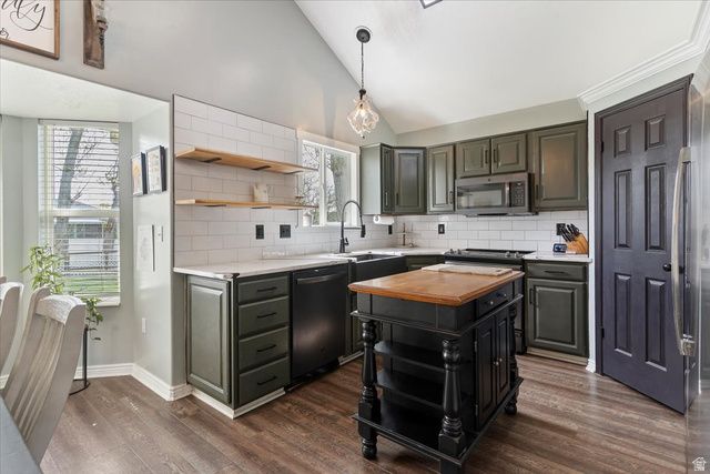 1149 W 1520 N, Clinton, UT 84015