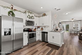 847 CAPITOL Parkway, Jacksonville, FL 32218