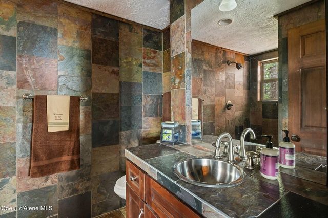 1298 Raven Ridge Rd, Sandpoint, ID 83864