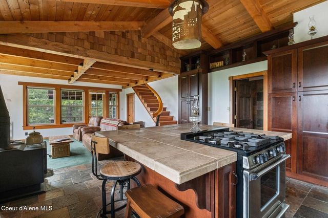 1298 Raven Ridge Rd, Sandpoint, ID 83864