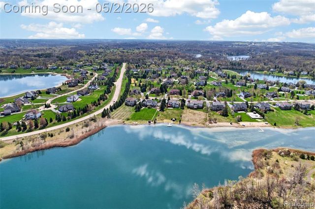 3060 Exeter Drive, Milford, MI 48380