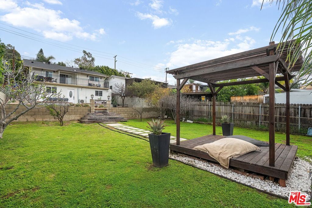 Image 28 of property listing at 1509 N Avenue 56, Los Angeles, CA 90042