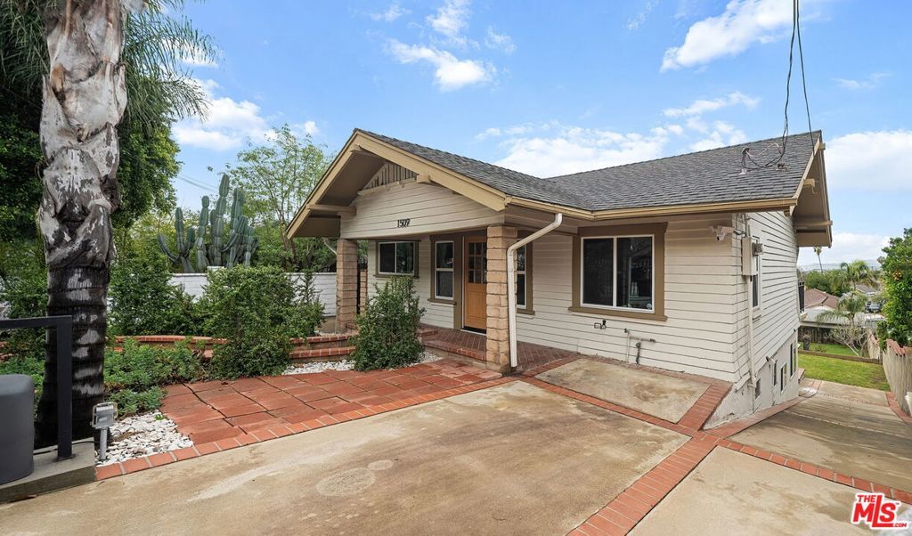 Image 7 of property listing at 1509 N Avenue 56, Los Angeles, CA 90042