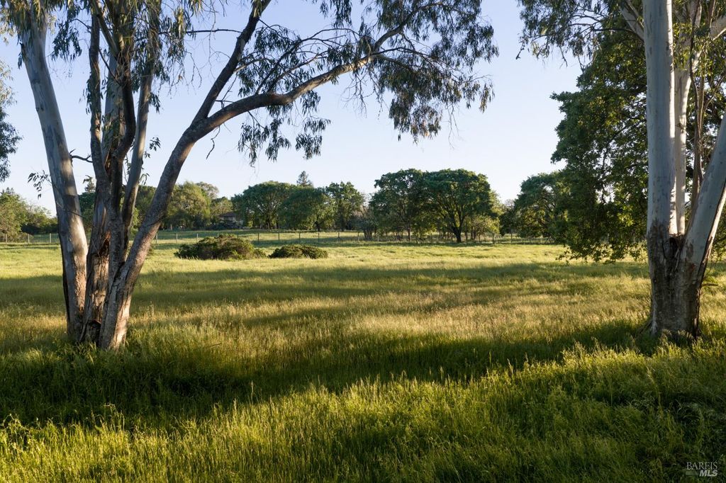 195-247 Fisher Ln, Sonoma, CA 95476