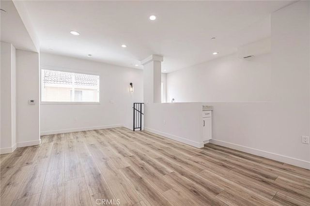 14662 W Sara Lane, Panorama City, CA 91402
