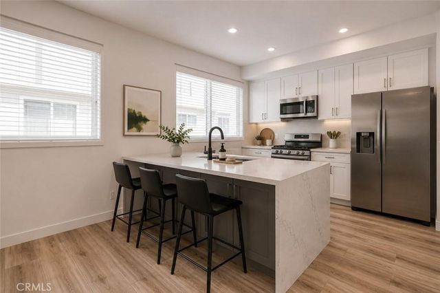 14662 W Sara Lane, Panorama City, CA 91402