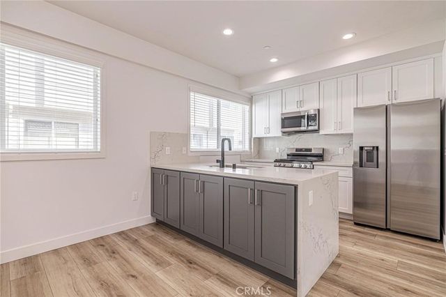 14662 W Sara Lane, Panorama City, CA 91402
