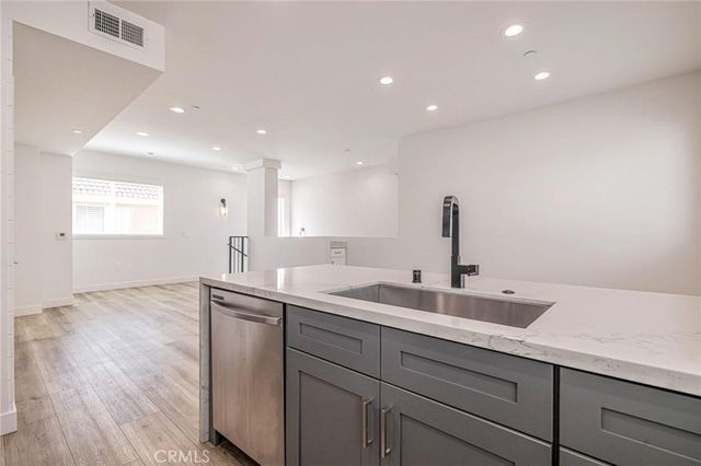 14662 W Sara Lane, Panorama City, CA 91402