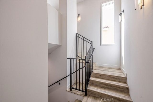 14662 W Sara Lane, Panorama City, CA 91402