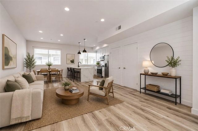 14662 W Sara Lane, Panorama City, CA 91402