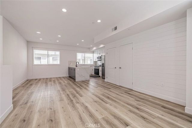 14662 W Sara Lane, Panorama City, CA 91402