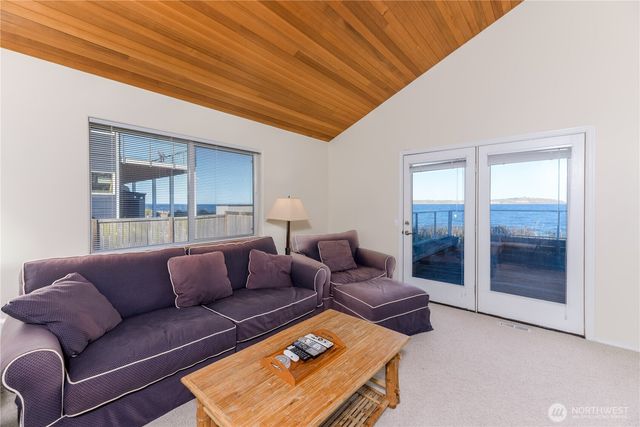 190 Diamond Shore Lane, Sequim, WA 98382