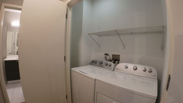 229 Park Avenue 208, Clarendon Hills, IL 60514