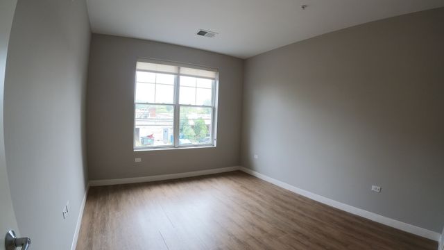 229 Park Avenue 208, Clarendon Hills, IL 60514