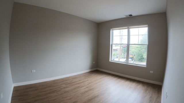 229 Park Avenue 208, Clarendon Hills, IL 60514