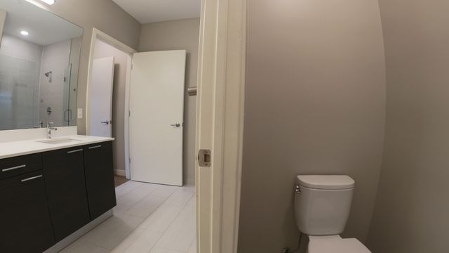 229 Park Avenue 208, Clarendon Hills, IL 60514