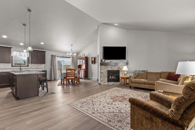 1920 WHITE DOVE LANE, Kaukauna, WI 54130