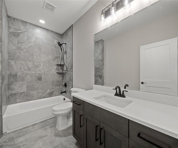 8561 Cobblestone Drive, Newport, MI 48166