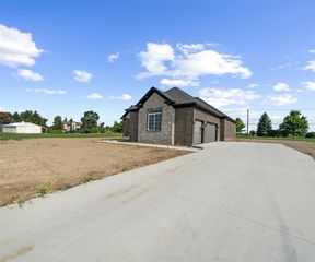 8561 Cobblestone Drive, Newport, MI 48166