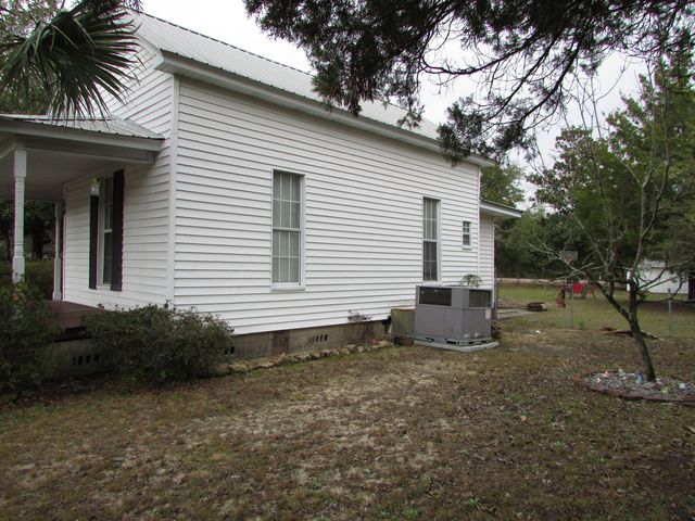 64 W Live Oak Avenue, Defuniak Springs, FL 32435