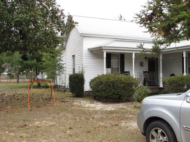 64 W Live Oak Avenue, Defuniak Springs, FL 32435
