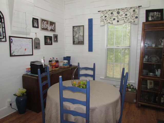 64 W Live Oak Avenue, Defuniak Springs, FL 32435
