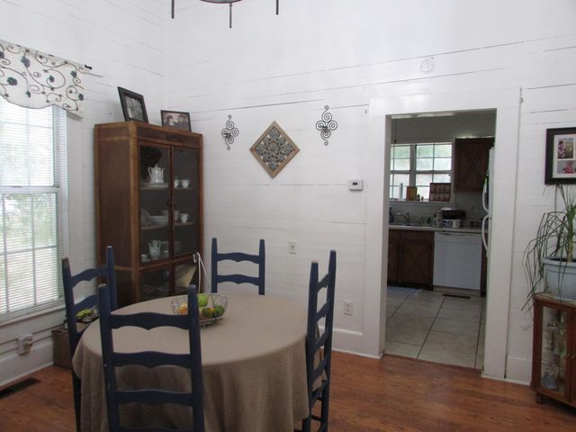 64 W Live Oak Avenue, Defuniak Springs, FL 32435
