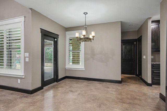 184 Bridgepoint, Onalaska, TX 77360