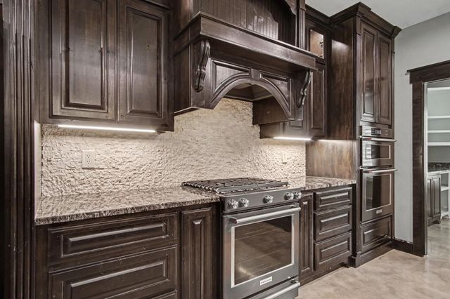 184 Bridgepoint, Onalaska, TX 77360