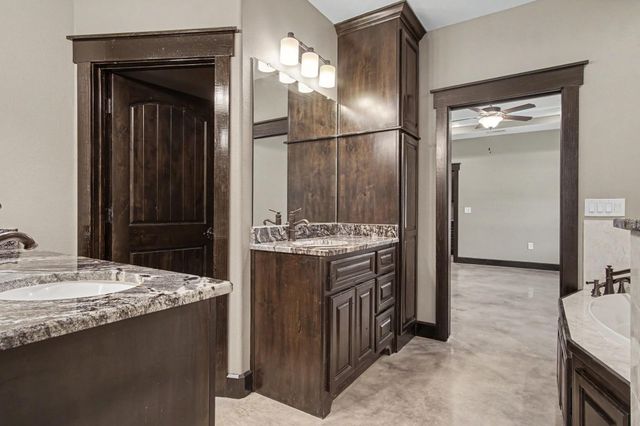 184 Bridgepoint, Onalaska, TX 77360