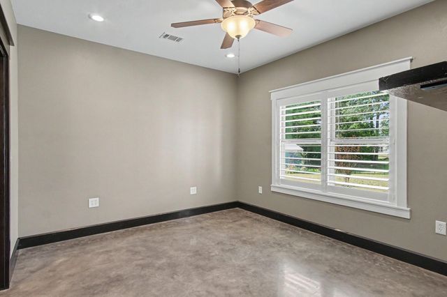 184 Bridgepoint, Onalaska, TX 77360