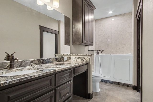 184 Bridgepoint, Onalaska, TX 77360
