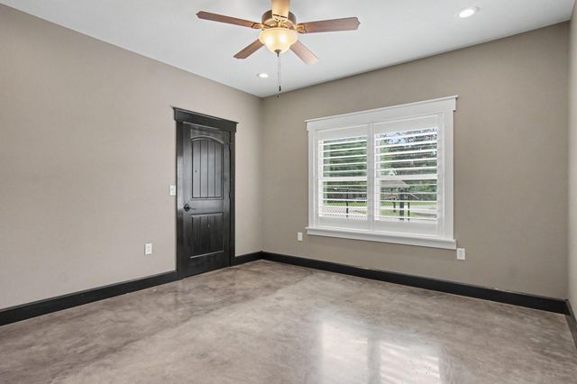 184 Bridgepoint, Onalaska, TX 77360