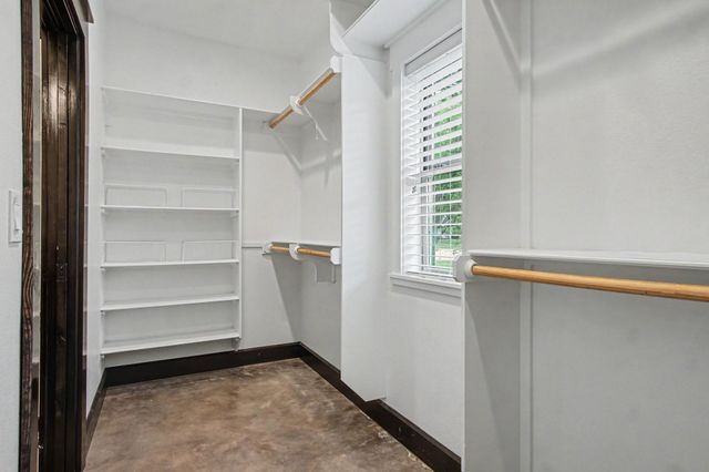 184 Bridgepoint, Onalaska, TX 77360