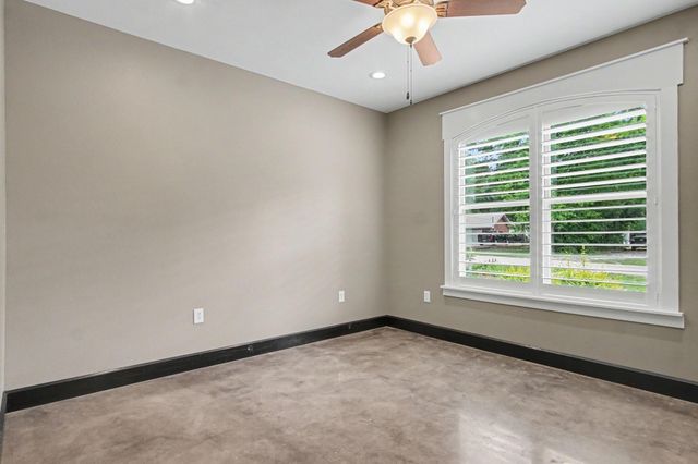 184 Bridgepoint, Onalaska, TX 77360