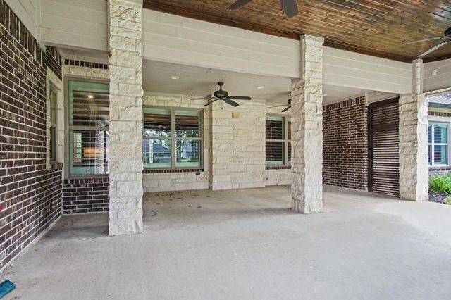 184 Bridgepoint, Onalaska, TX 77360