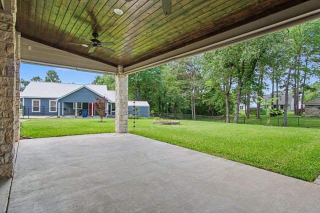 184 Bridgepoint, Onalaska, TX 77360