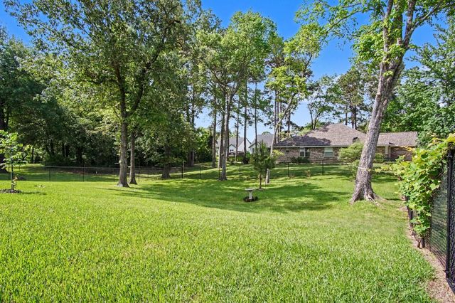 184 Bridgepoint, Onalaska, TX 77360