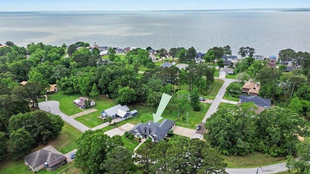 184 Bridgepoint, Onalaska, TX 77360