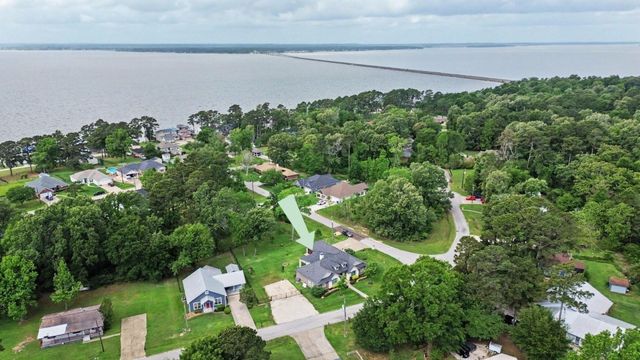 184 Bridgepoint, Onalaska, TX 77360