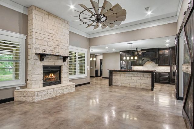184 Bridgepoint, Onalaska, TX 77360