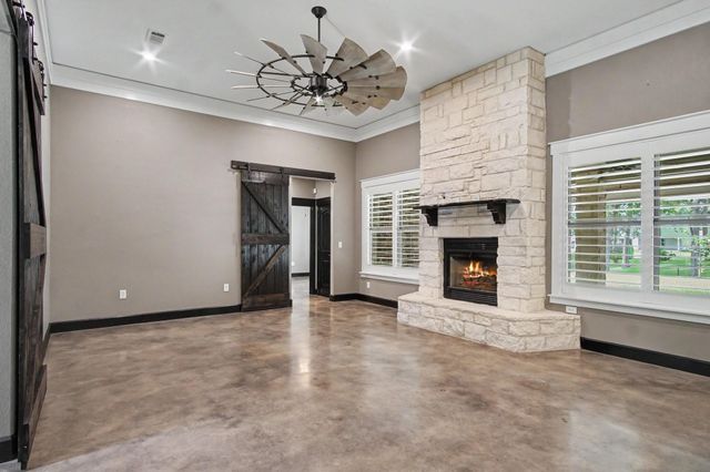 184 Bridgepoint, Onalaska, TX 77360