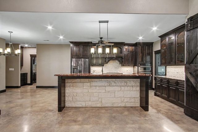 184 Bridgepoint, Onalaska, TX 77360